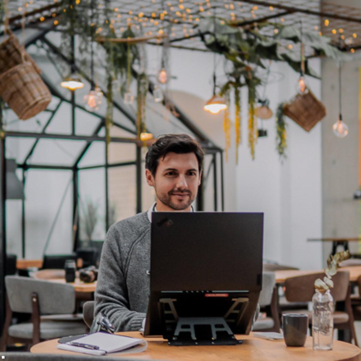 BakkerElkhuizen Laptopständer UltraStand Universal, höhenverstellbar (BNEUSUDG) Anwendung Office