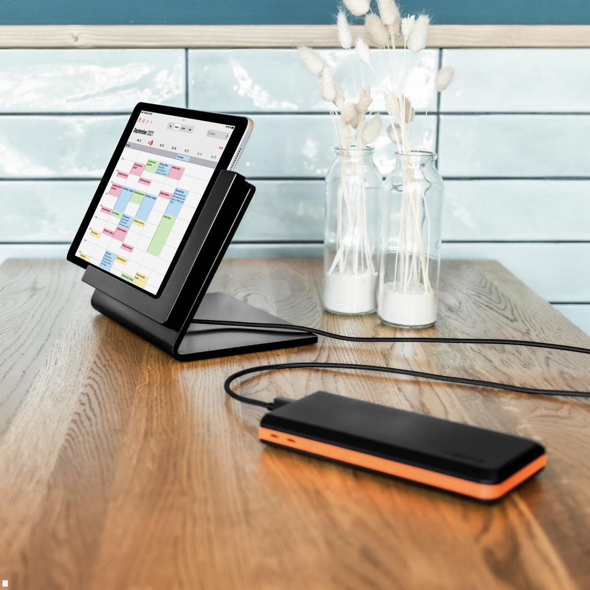 TabLines TTP012B Tabletständer Tisch Plug für iPad Pro 13 (M4), schwarz Anwendung mit POWER BANK