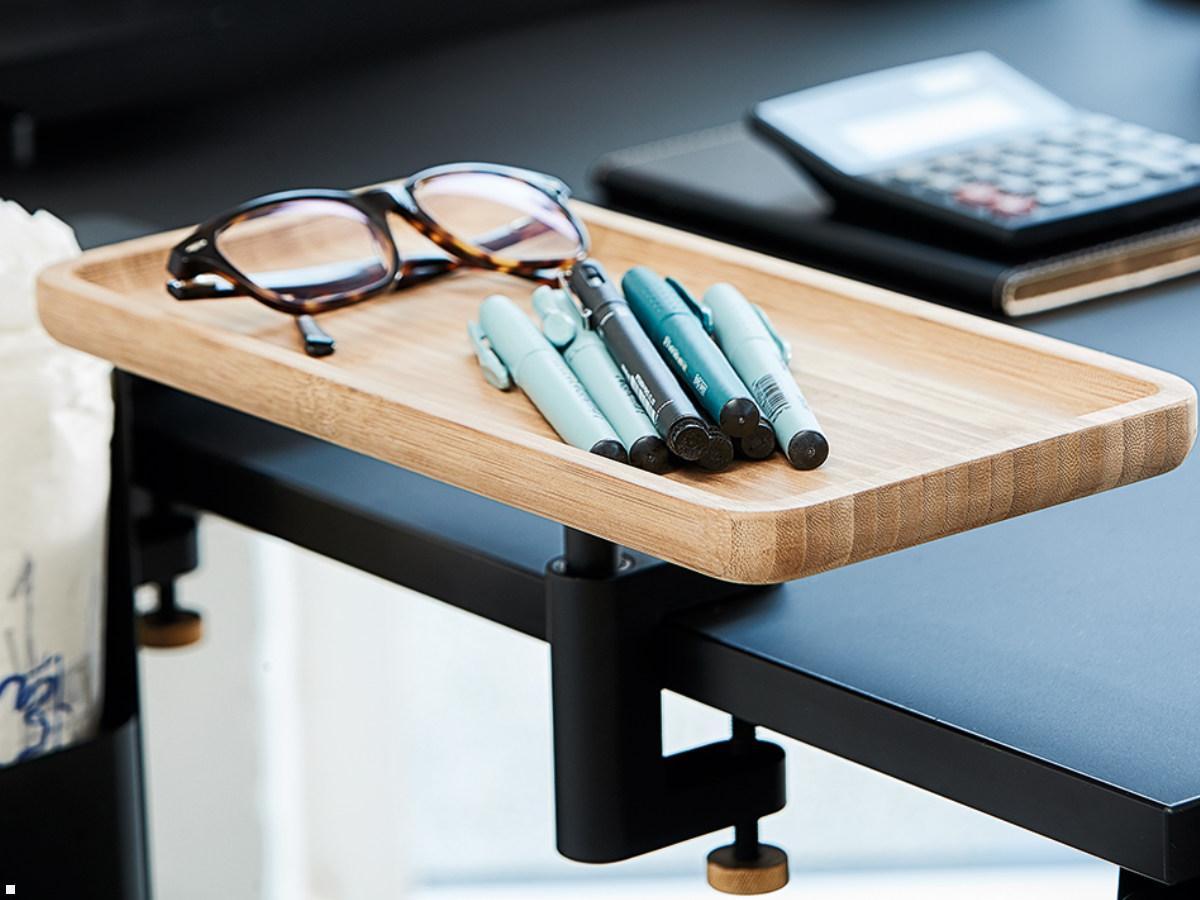 APTO Table Shelf Bamboo Stiftablage, 297x136mm Bambus mit Tischklemme olivgrün Anwendungsbeispiel